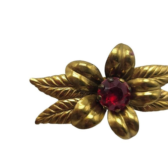 Red Rhinestone Gold Tone Brass Flower 1930/40s Vintage Brooch C Clasp - Picture 2 of 4